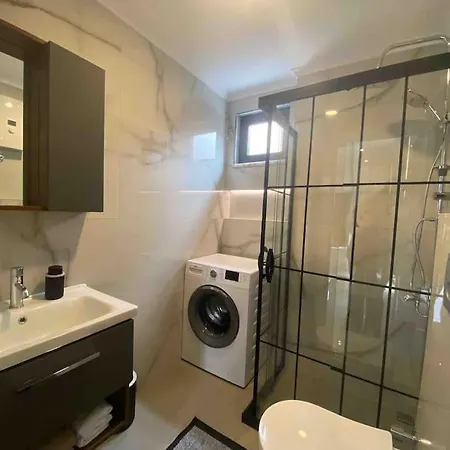 アパート Rose 2 Very 1+1 Near *