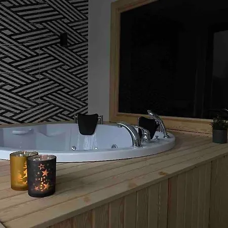 アパート Rose 2 Very 1+1 Near *