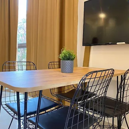 アパート Rose 2 Very 1+1 Near